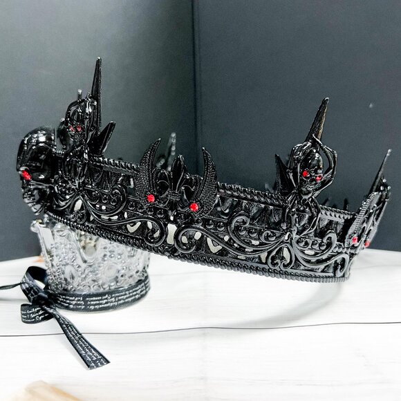Black and Red Skull Crown - Picture 8 of 9